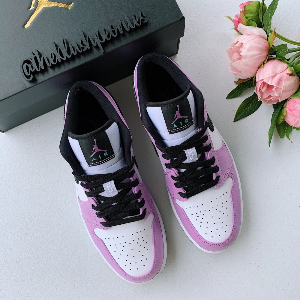 Air Jordan 1 Low NWT - Picture 3 of 10